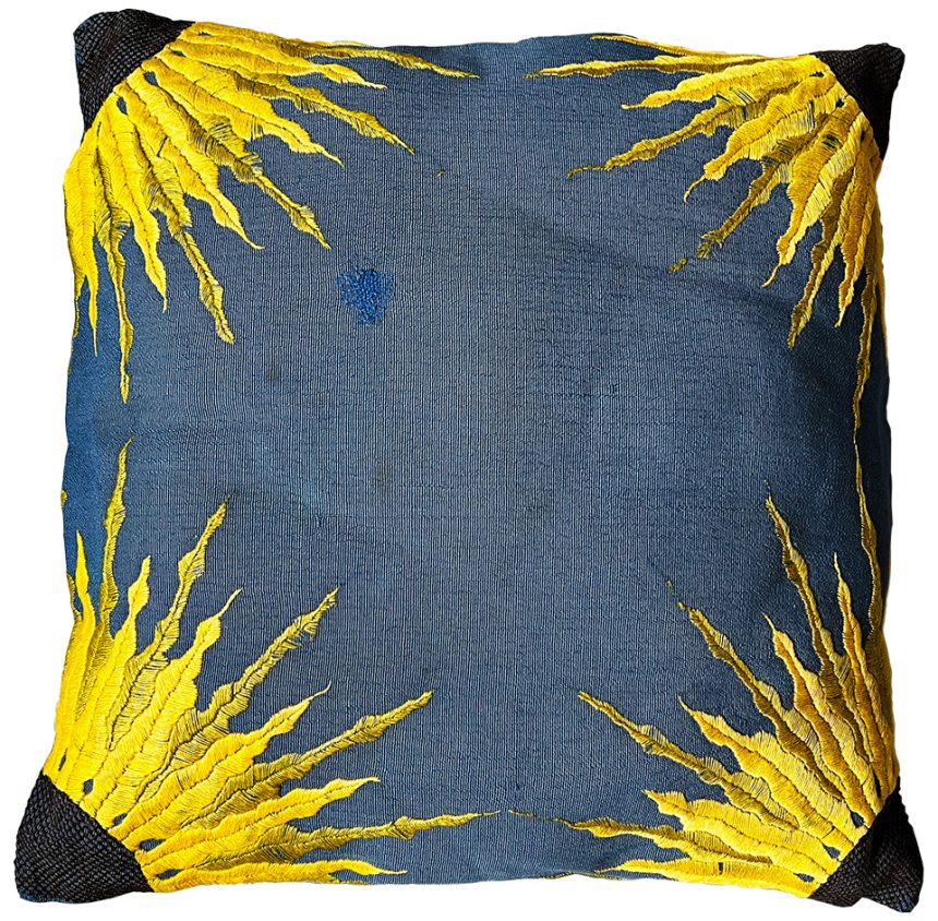 Solroskudden-Broderie-Karin-Larsson